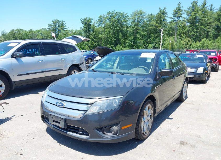 Photo 2 of 2011 Ford Fusion SE (VIN 3FAHP0HG5BR312386)