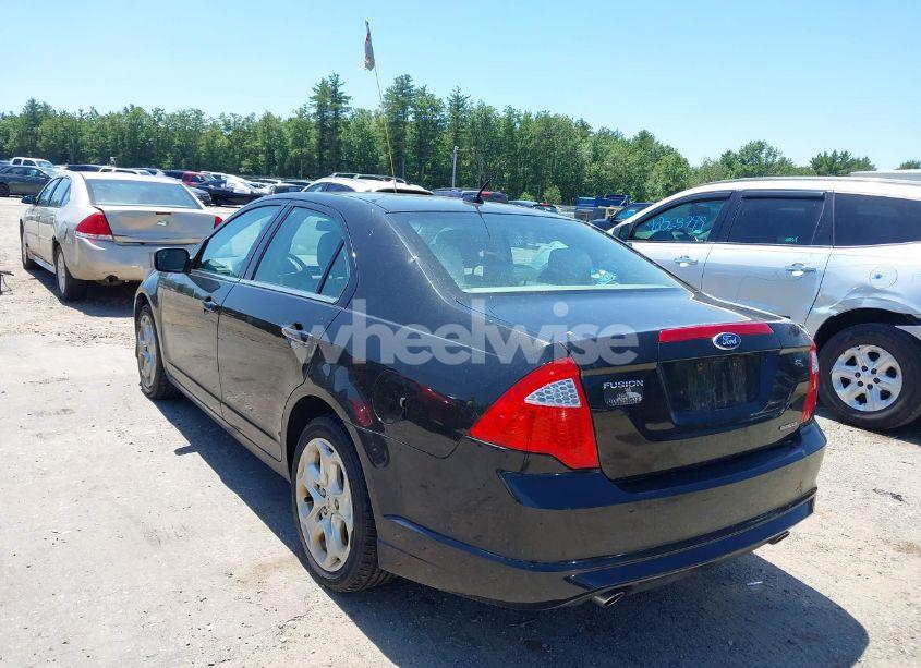 Photo 3 of 2011 Ford Fusion SE (VIN 3FAHP0HG5BR312386)
