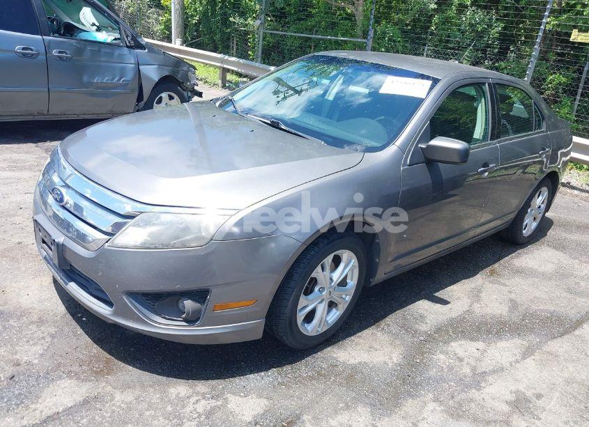 Photo 2 of 2012 Ford Fusion SE (VIN 3FAHP0HG5CR291511)