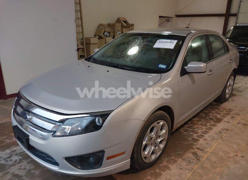 Photo 2 of 2010 Ford Fusion SE (VIN 3FAHP0HG6AR237129)