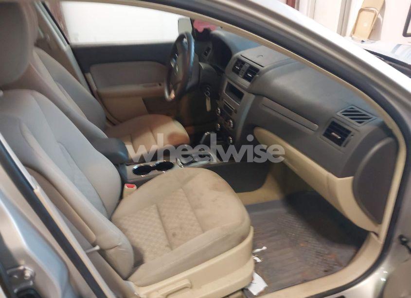 Photo 5 of 2010 Ford Fusion SE (VIN 3FAHP0HG6AR237129)