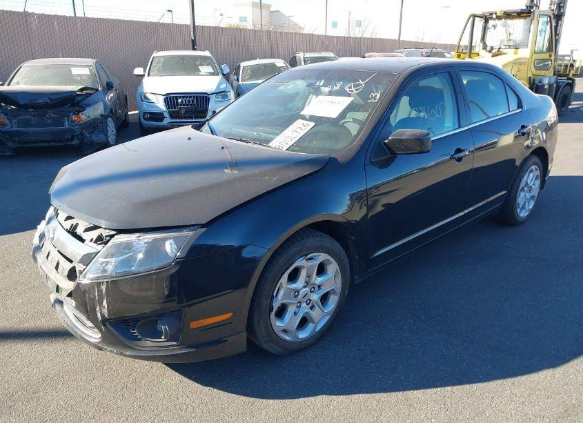 Photo 2 of 2011 Ford Fusion SE (VIN 3FAHP0HG6BR305169)