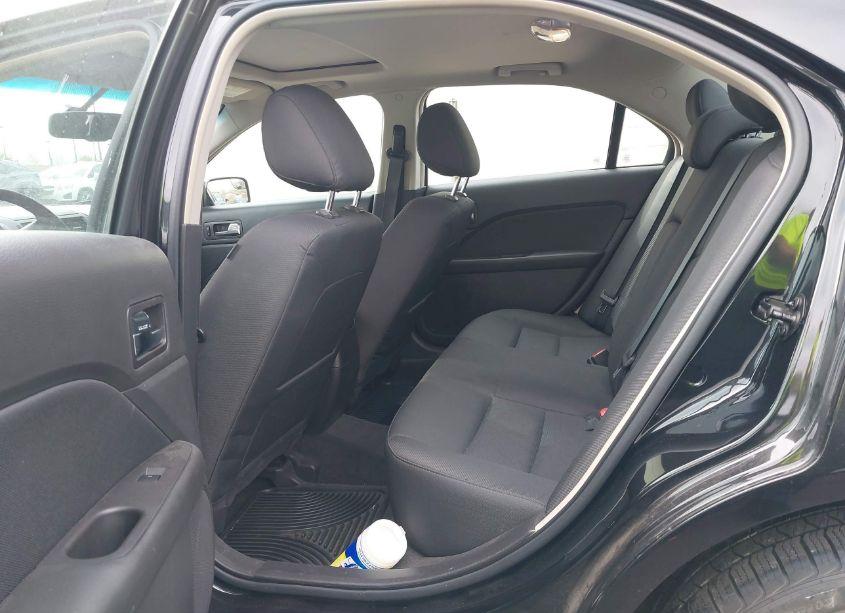 Photo 8 of 2011 Ford Fusion SE (VIN 3FAHP0HG6BR305169)