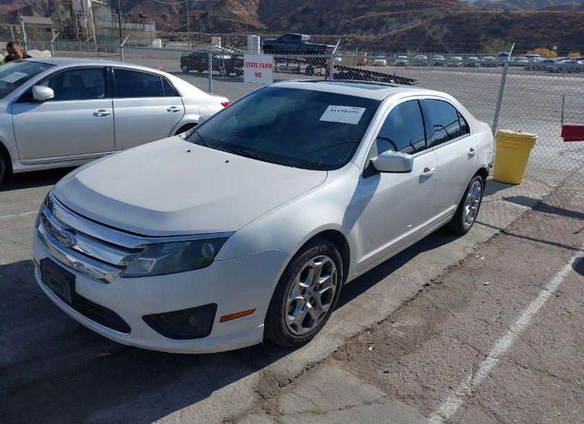 Photo 2 of 2010 Ford Fusion SE (VIN 3FAHP0HG7AR224664)