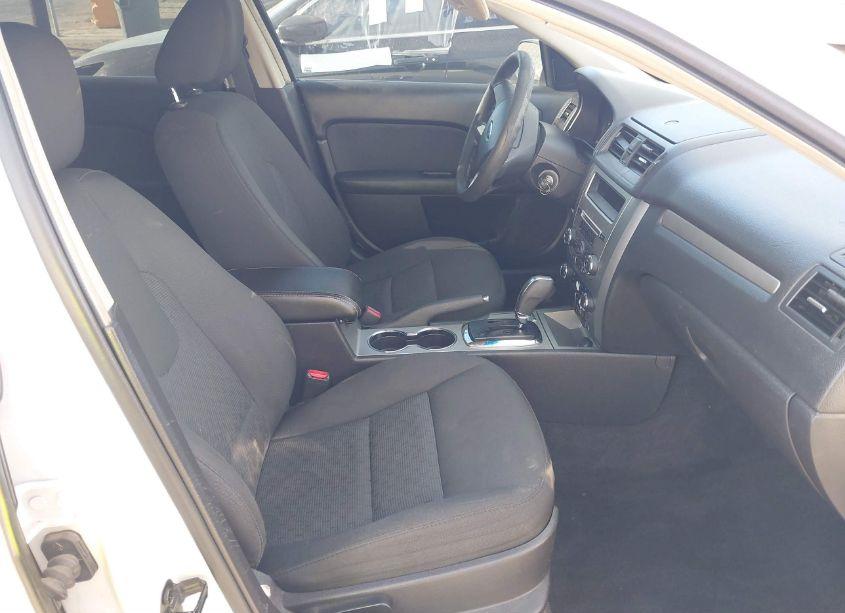 Photo 5 of 2010 Ford Fusion SE (VIN 3FAHP0HG7AR224664)