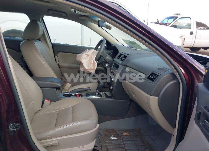 Photo 5 of 2011 Ford Fusion SE (VIN 3FAHP0HG7BR201144)