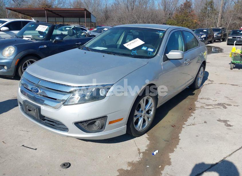 Photo 2 of 2012 Ford Fusion SE (VIN 3FAHP0HG7CR177378)