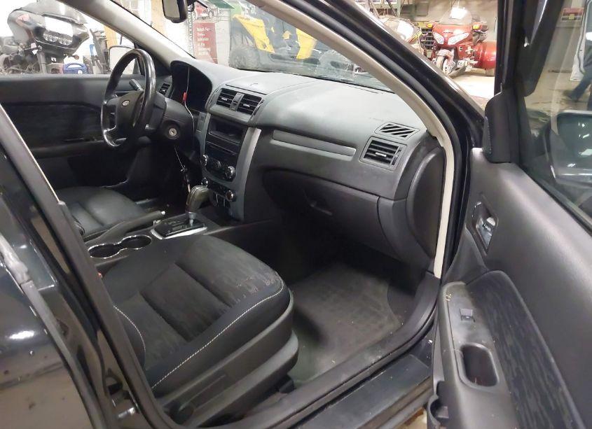 Photo 5 of 2010 Ford Fusion SE (VIN 3FAHP0HG8AR274814)