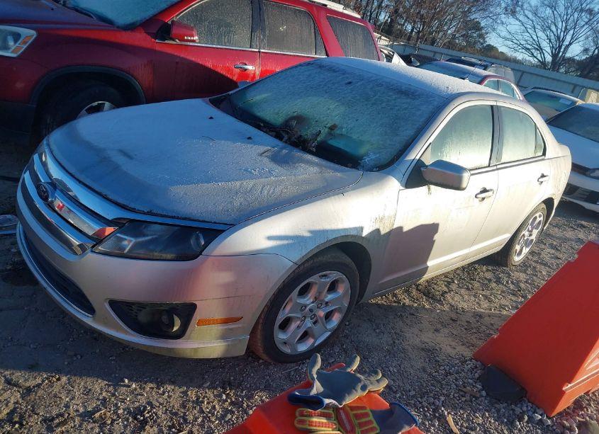 Photo 2 of 2011 Ford Fusion SE (VIN 3FAHP0HG8BR109623)