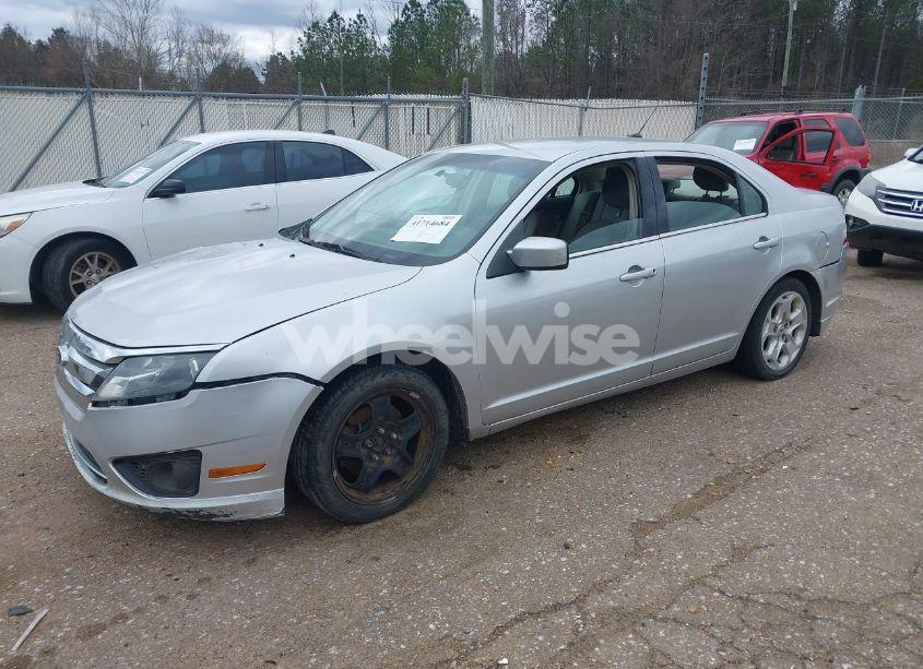 Photo 2 of 2011 Ford Fusion SE (VIN 3FAHP0HG8BR122324)