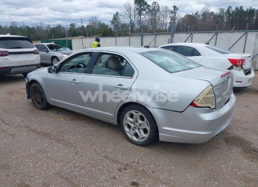Photo 3 of 2011 Ford Fusion SE (VIN 3FAHP0HG8BR122324)