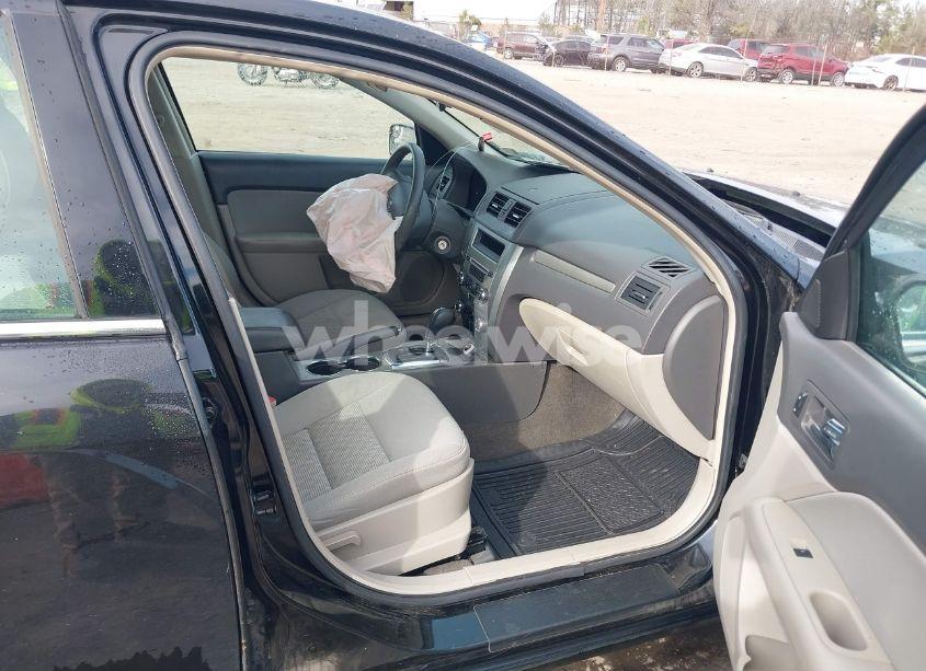 Photo 5 of 2011 Ford Fusion SE (VIN 3FAHP0HG8BR308624)