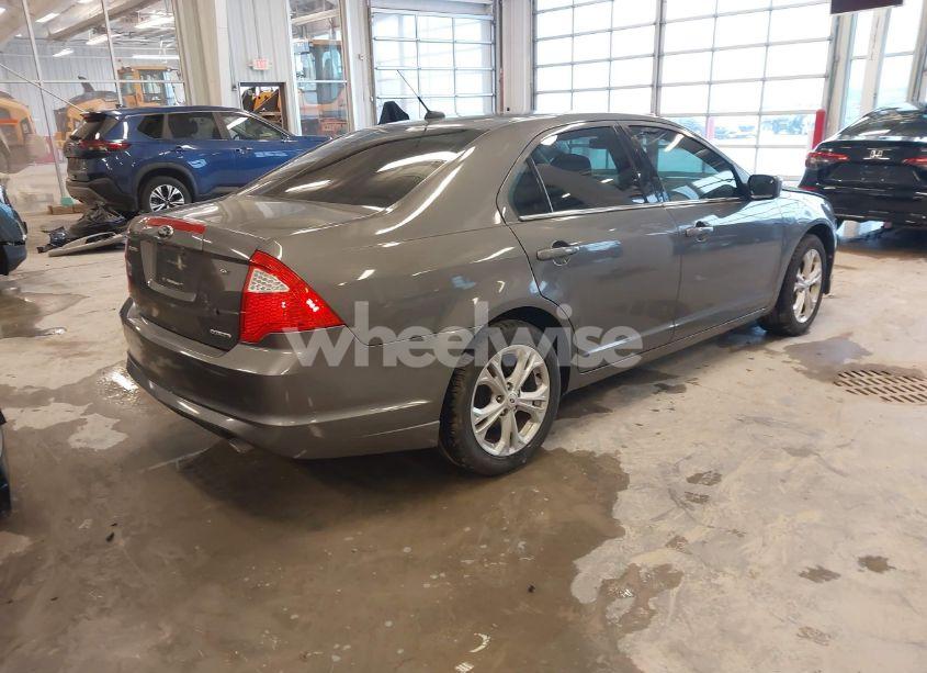 Photo 4 of 2012 Ford Fusion SE (VIN 3FAHP0HG8CR307958)