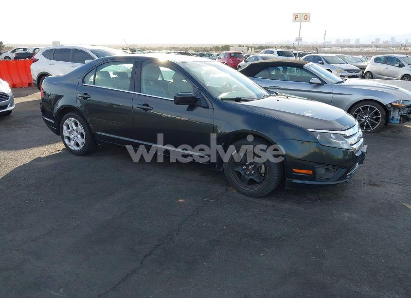 2010 Ford Fusion SE (VIN 3FAHP0HG9AR190985) main photo