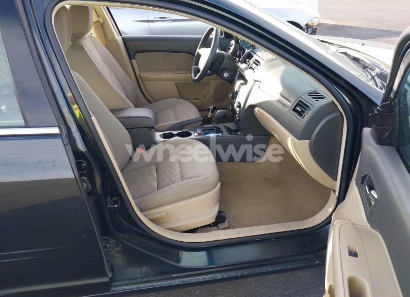 Photo 5 of 2010 Ford Fusion SE (VIN 3FAHP0HG9AR190985)