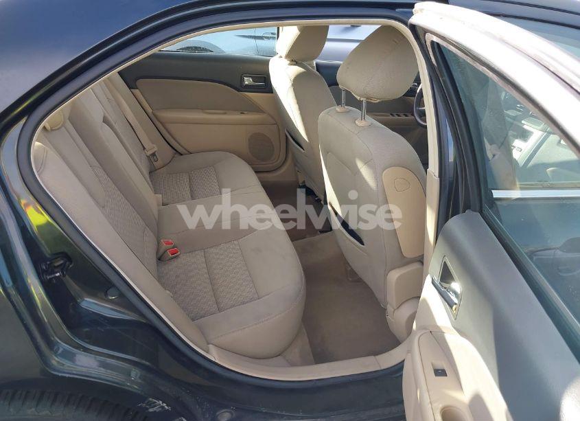 Photo 8 of 2010 Ford Fusion SE (VIN 3FAHP0HG9AR190985)