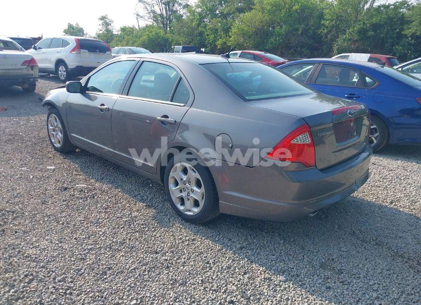 Photo 3 of 2010 Ford Fusion SE (VIN 3FAHP0HG9AR198830)