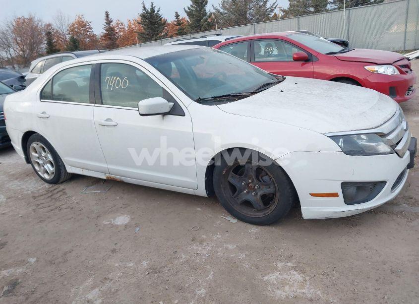 2010 Ford Fusion SE (VIN 3FAHP0HG9AR208692) main photo