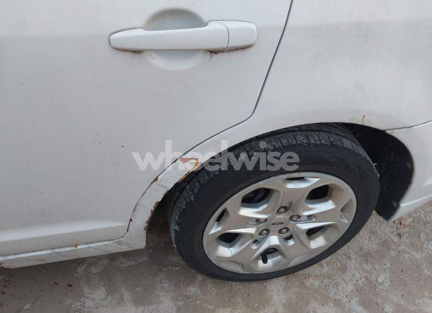 Photo 13 of 2010 Ford Fusion SE (VIN 3FAHP0HG9AR208692)