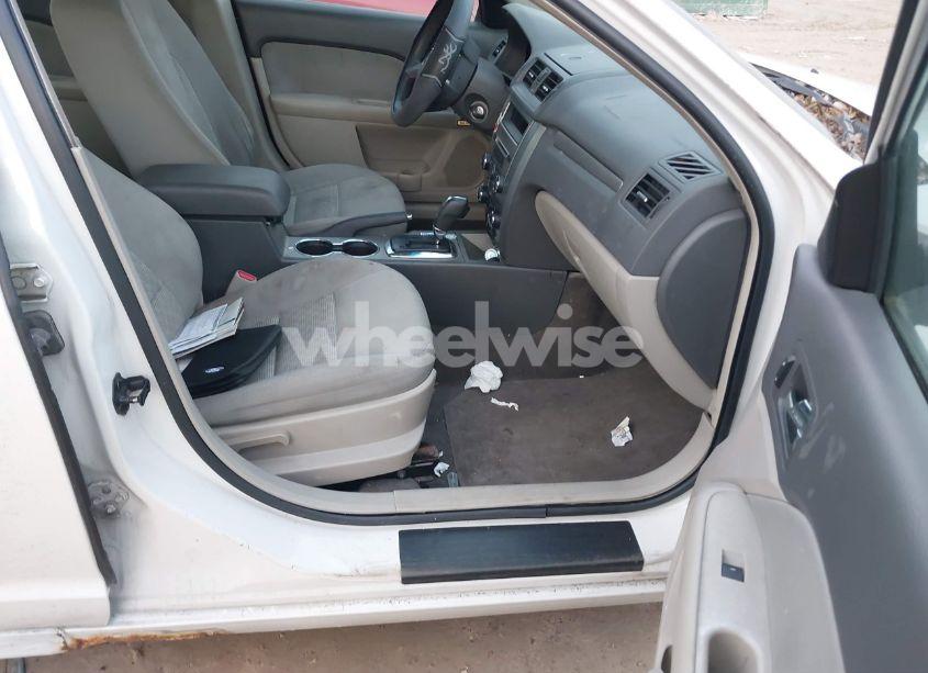 Photo 5 of 2010 Ford Fusion SE (VIN 3FAHP0HG9AR208692)