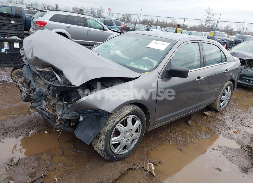 Photo 2 of 2011 Ford Fusion SE (VIN 3FAHP0HG9BR286990)
