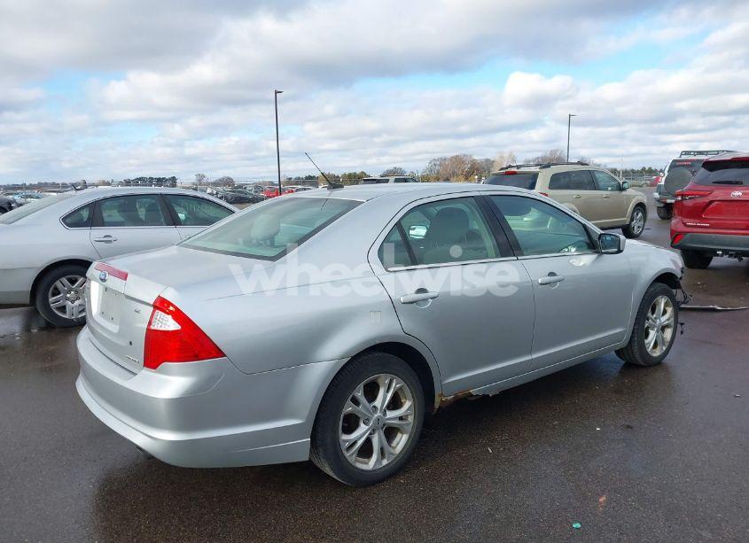 Photo 4 of 2012 Ford Fusion SE (VIN 3FAHP0HG9CR119885)