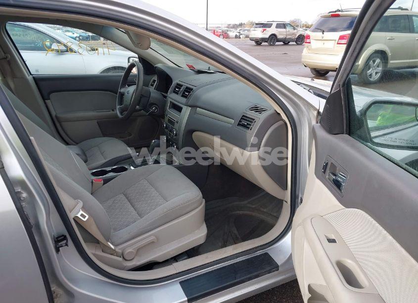 Photo 5 of 2012 Ford Fusion SE (VIN 3FAHP0HG9CR119885)