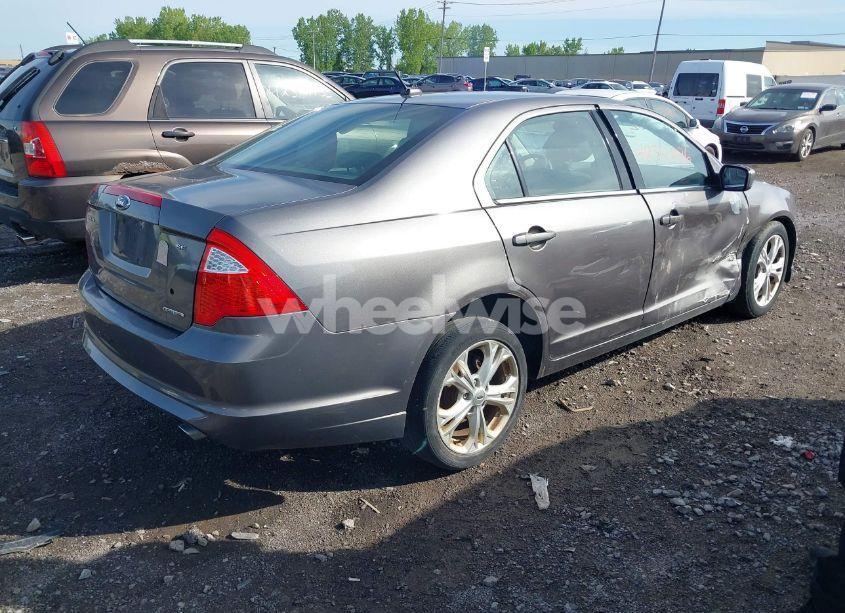 Photo 4 of 2012 Ford Fusion SE (VIN 3FAHP0HG9CR170500)