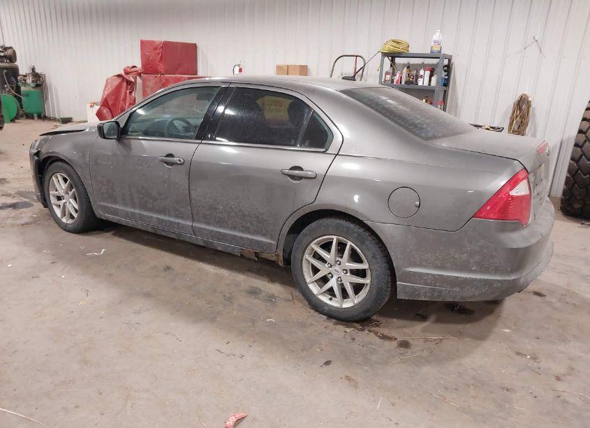 Photo 3 of 2010 Ford Fusion SE (VIN 3FAHP0HGXAR144937)