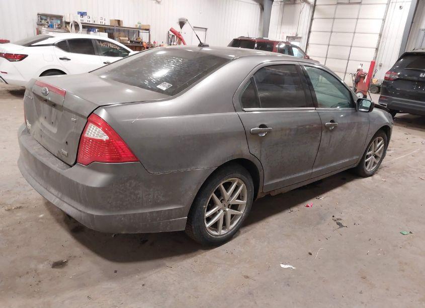 Photo 4 of 2010 Ford Fusion SE (VIN 3FAHP0HGXAR144937)