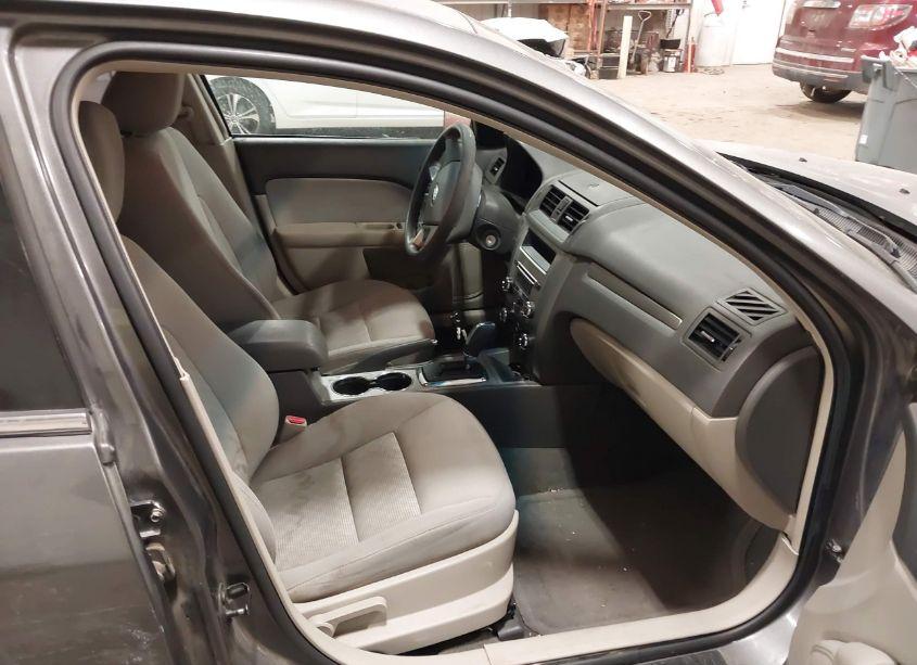 Photo 5 of 2010 Ford Fusion SE (VIN 3FAHP0HGXAR144937)