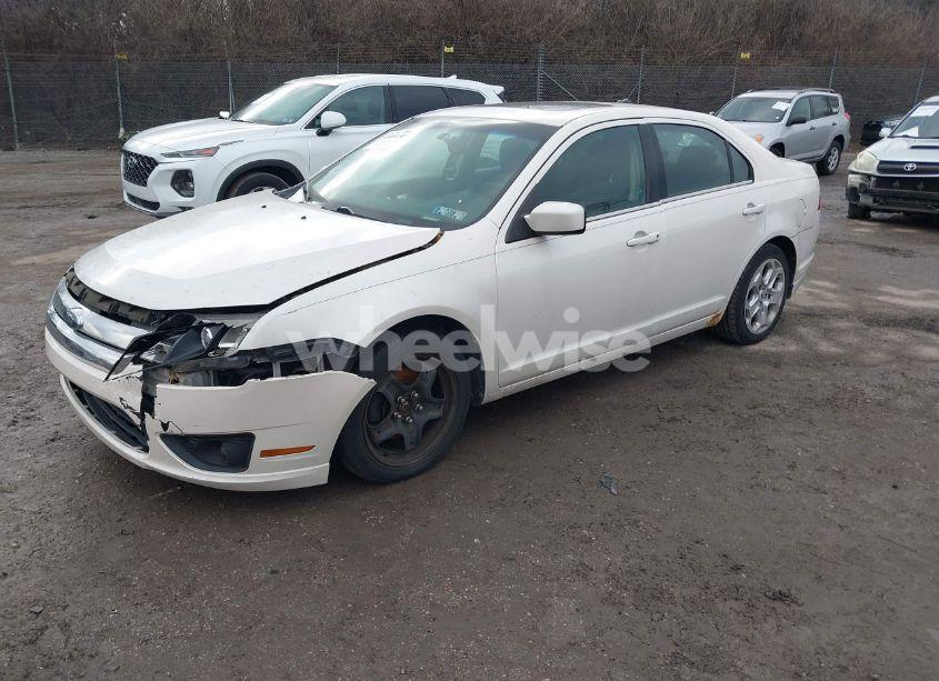 Photo 2 of 2010 Ford Fusion SE (VIN 3FAHP0HGXAR178313)