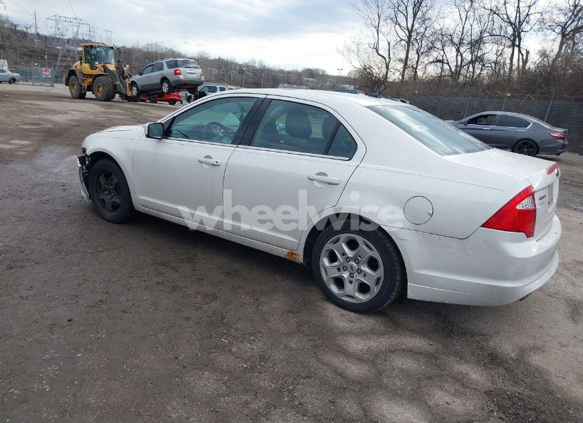 Photo 3 of 2010 Ford Fusion SE (VIN 3FAHP0HGXAR178313)