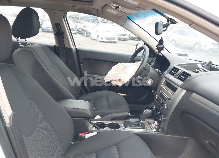 Photo 5 of 2010 Ford Fusion SE (VIN 3FAHP0HGXAR178313)