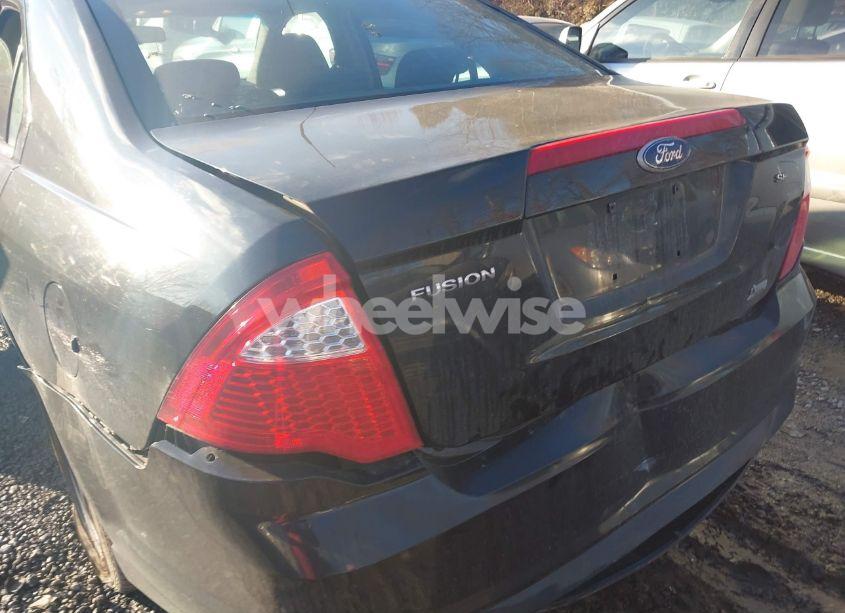 Photo 13 of 2010 Ford Fusion SE (VIN 3FAHP0HGXAR331563)