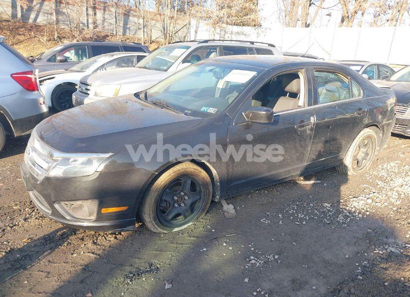 Photo 2 of 2010 Ford Fusion SE (VIN 3FAHP0HGXAR331563)