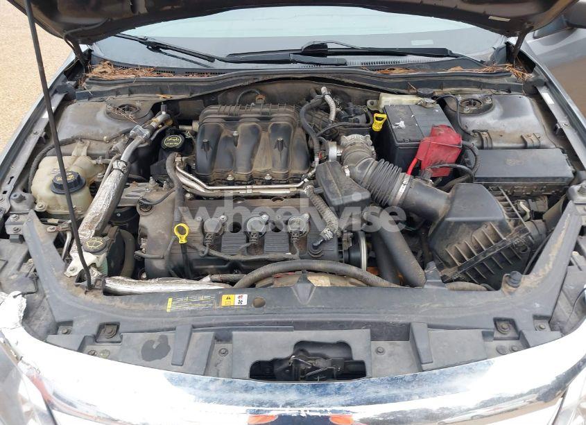 Photo 10 of 2010 Ford Fusion SE (VIN 3FAHP0HGXAR380701)