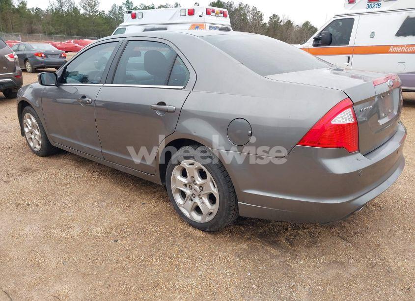 Photo 3 of 2010 Ford Fusion SE (VIN 3FAHP0HGXAR380701)