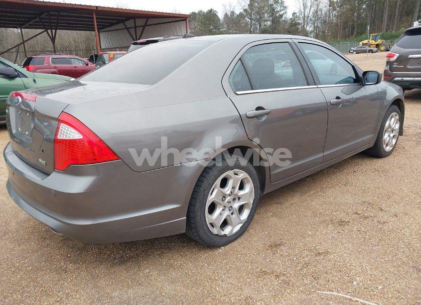 Photo 4 of 2010 Ford Fusion SE (VIN 3FAHP0HGXAR380701)