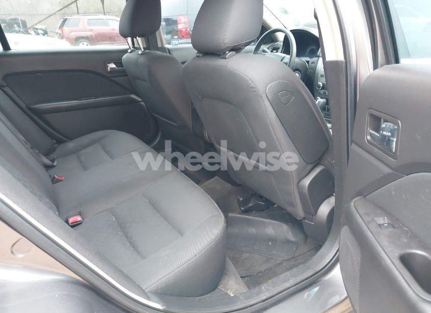 Photo 8 of 2010 Ford Fusion SE (VIN 3FAHP0HGXAR380701)