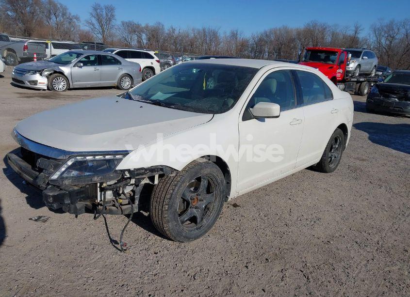 Photo 2 of 2011 Ford Fusion SE (VIN 3FAHP0HGXBR167958)