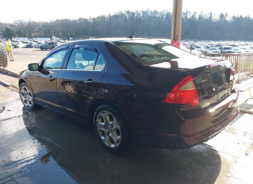 Photo 3 of 2011 Ford Fusion SE (VIN 3FAHP0HGXBR245719)