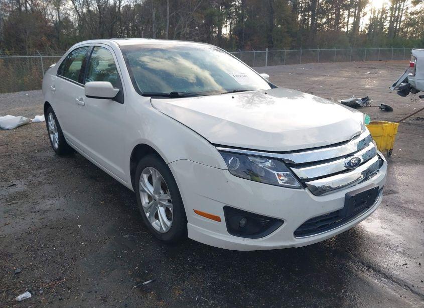 2012 Ford Fusion SE (VIN 3FAHP0HGXCR235113) main photo