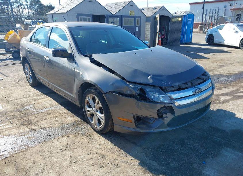 2012 Ford Fusion SE (VIN 3FAHP0HGXCR401758) main photo