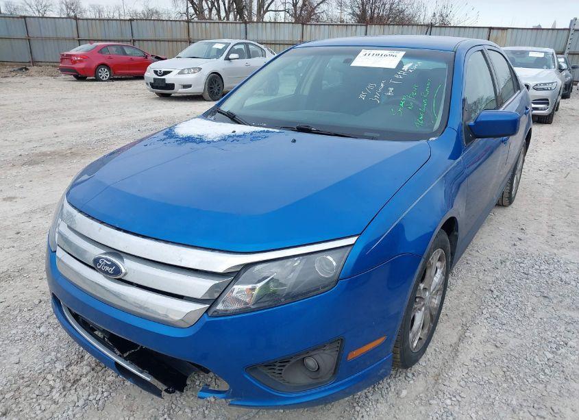 Photo 2 of 2012 Ford Fusion SE (VIN 3FAHP0HGXCR420049)