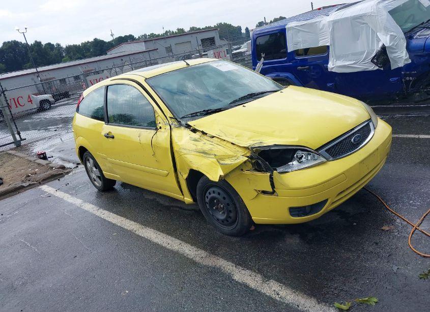 2005 Ford Focus ZX3 (VIN 3FAHP31N05R143196) main photo