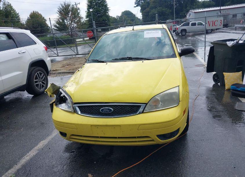 Photo 12 of 2005 Ford Focus ZX3 (VIN 3FAHP31N05R143196)