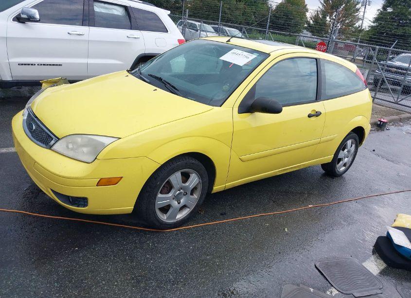 Photo 14 of 2005 Ford Focus ZX3 (VIN 3FAHP31N05R143196)