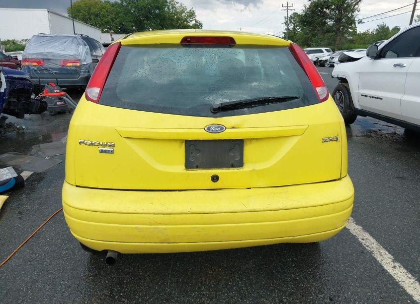 Photo 16 of 2005 Ford Focus ZX3 (VIN 3FAHP31N05R143196)