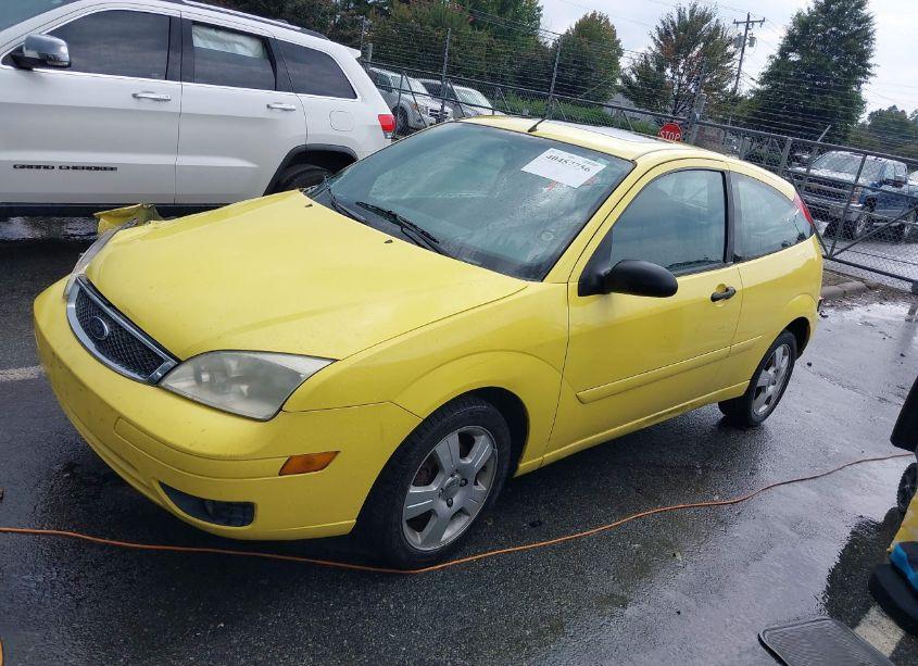 Photo 2 of 2005 Ford Focus ZX3 (VIN 3FAHP31N05R143196)